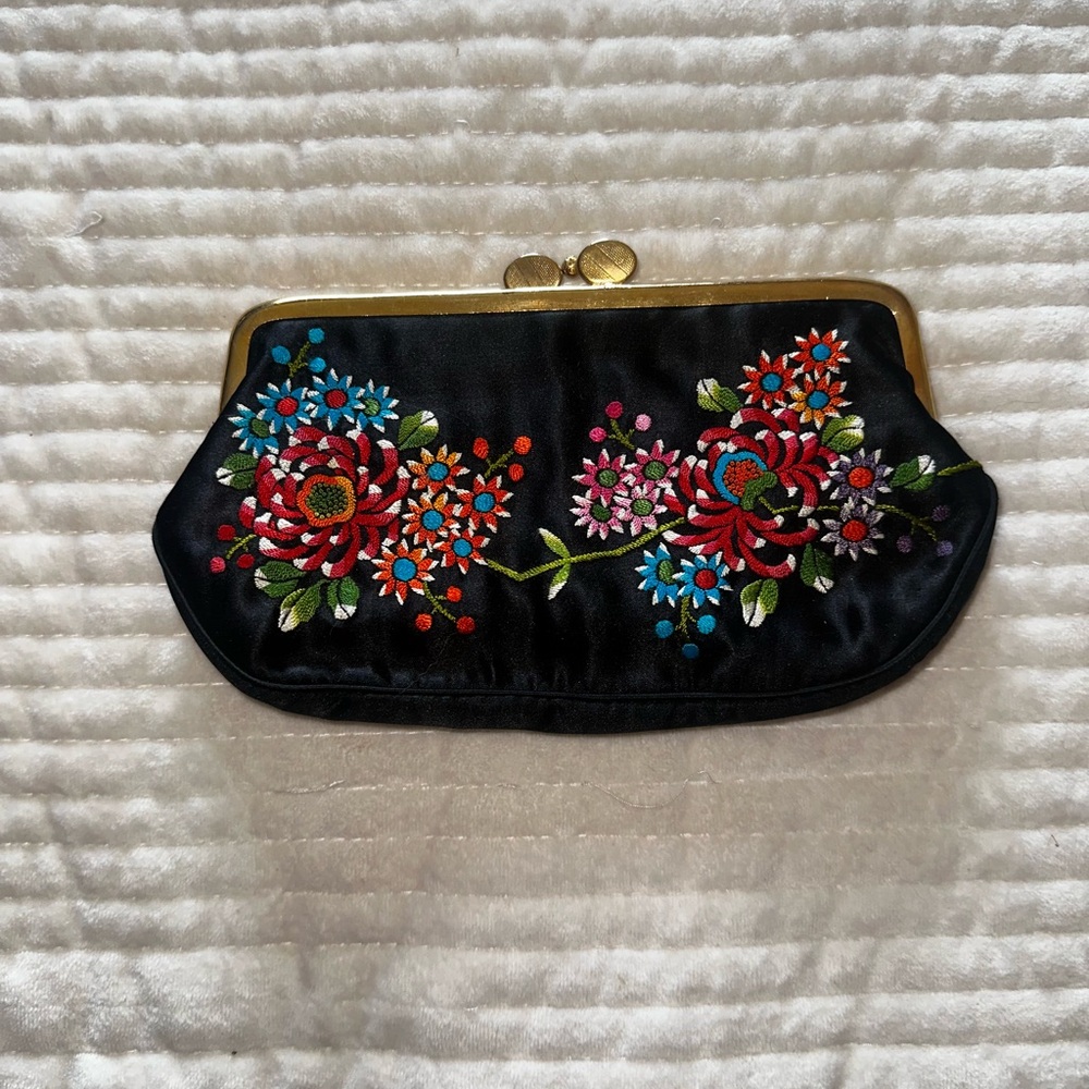 Vintage Floral Embroidered Clutch Great Condition